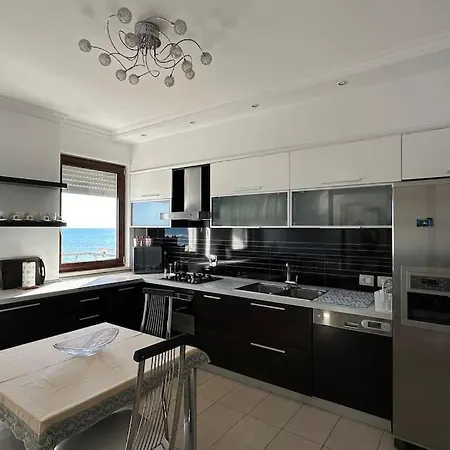 Marina Beach Apartment *