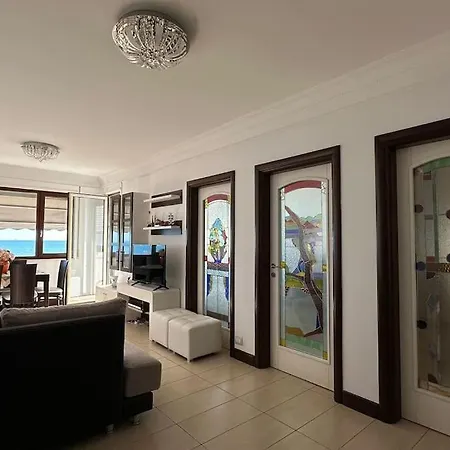 Marina Beach Apartment *